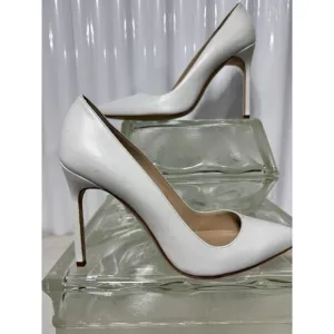 Manolo Blahnik Size 8 38 White Pump In VG Condition. Amazing Shoe.