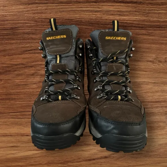 Men’s Skechers Leather Waterproof Brown Yellow Hiking Boots, Size 8 1/2.