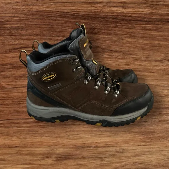 Men’s Skechers Leather Waterproof Brown Yellow Hiking Boots, Size 8 1/2.