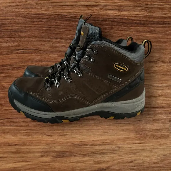 Men’s Skechers Leather Waterproof Brown Yellow Hiking Boots, Size 8 1/2.