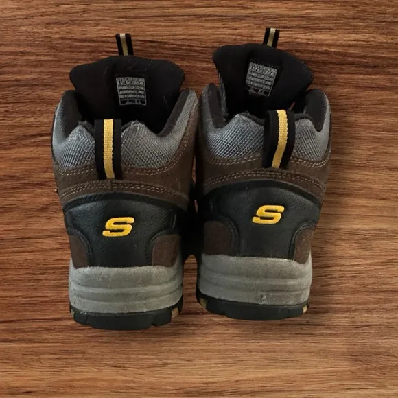 Men’s Skechers Leather Waterproof Brown Yellow Hiking Boots, Size 8 1/2.