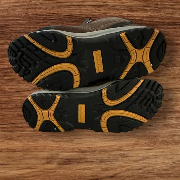 Men’s Skechers Leather Waterproof Brown Yellow Hiking Boots, Size 8 1/2.