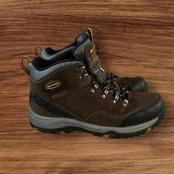 Men’s Skechers Leather Waterproof Brown Yellow Hiking Boots, Size 8 1/2.