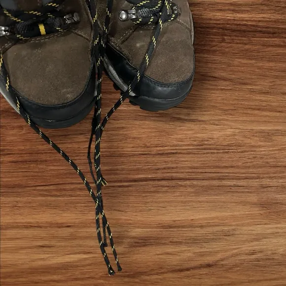 Men’s Skechers Leather Waterproof Brown Yellow Hiking Boots, Size 8 1/2.