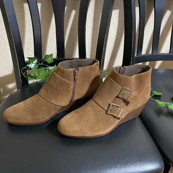 Munro   Munro bootsDrew Suede Wedge
