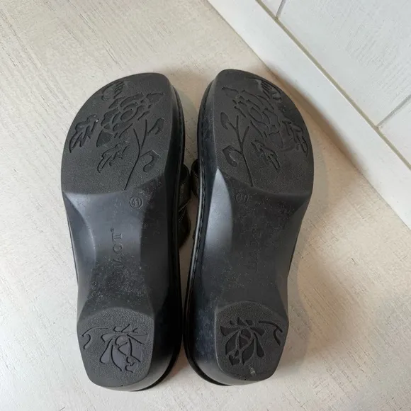 NAOT Cross Metallic Silver Sandals Style 217219 Size 41 or US 10 - 10.5