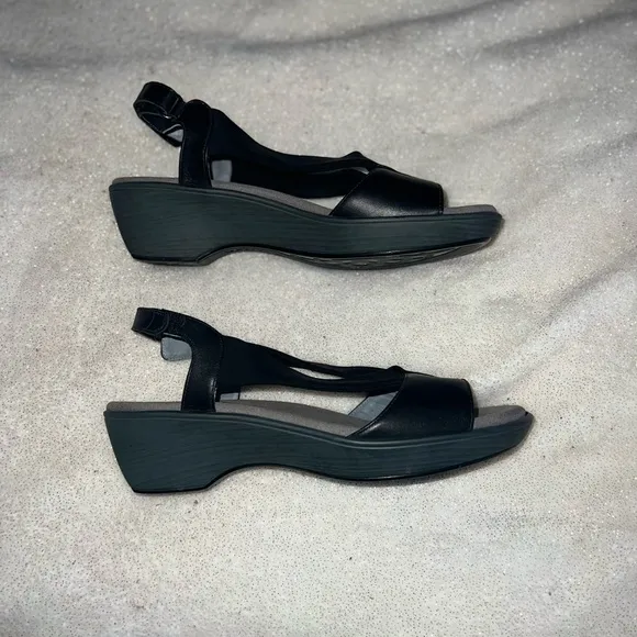 Naot Women's Muscat Wedged Heeled Sandals | Black |