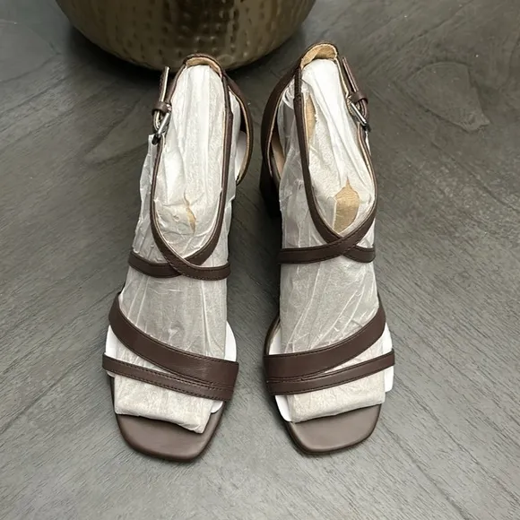 NATURALIZER  Tiff Ankle Strap Sandals Women's Shoes In Mocha Leather