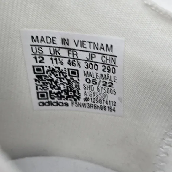 New Adidas Originals NMD R1 V3 Triple White Athletic Shoes GX9586 Mens 12 No Box