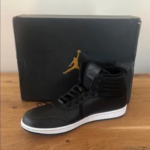 NEW Authentic Jordan Heritage Black/White Sneakers Size 11 w/COA NO INSOLES