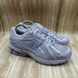 New Balance 1906R Men's Size 8.5 Grey Deep Red Shoes Sneakers Athletic M1906RJC