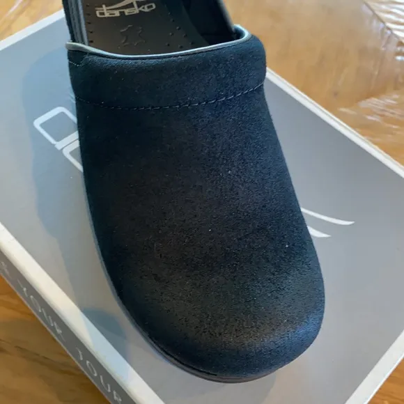 NEW Dansko Suede Professional Shoes