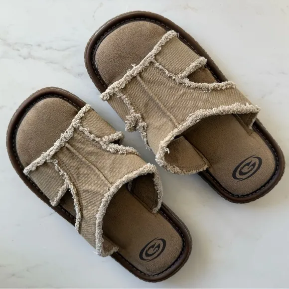 New Gotcha Slide Sandals Tan Frayed slippers Men slipper Size 9 NWOT