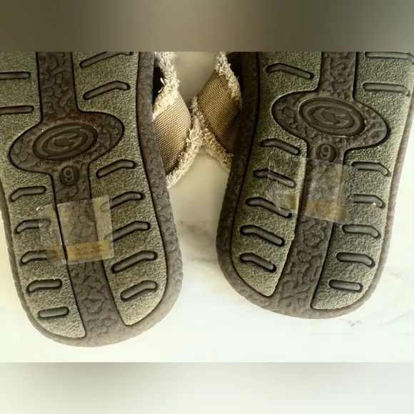 New Gotcha Slide Sandals Tan Frayed slippers Men slipper Size 9 NWOT