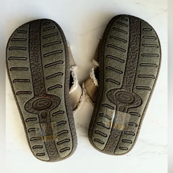 New Gotcha Slide Sandals Tan Frayed slippers Men slipper Size 9 NWOT