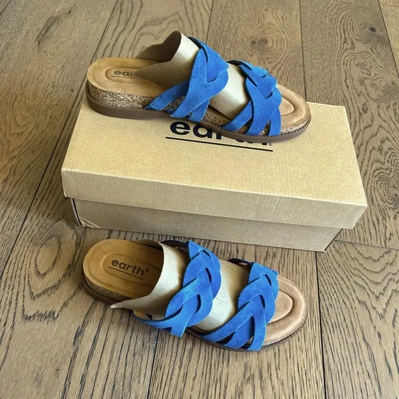 NEW IN BOX! Earth Woman's Desty Round Toe Woven Casual Slip-on Blue Sandals Sz 7