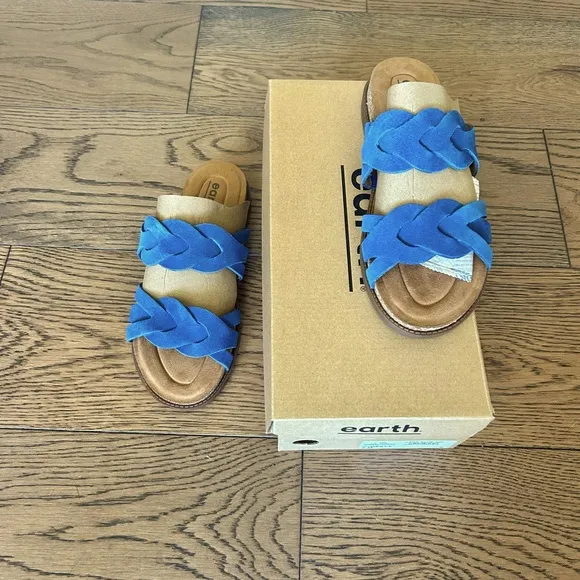 NEW IN BOX! Earth Woman's Desty Round Toe Woven Casual Slip-on Blue Sandals Sz 7