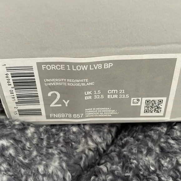 New in box Nike Kids Colorful Sneakers 2Y