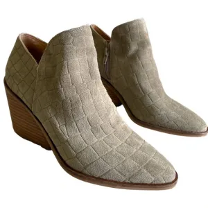 NEW Lucky Brand Saucie Boots Embossed Croc Suede Ankle Booties Size 7 NWOB