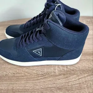 NEW MEN'S GUESS BLUE COLOR  ATHLETIC SHOES 9,5 SIZE