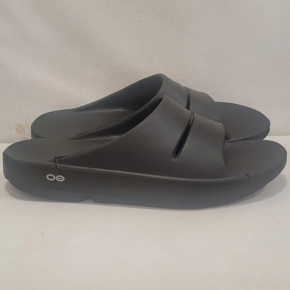 NEW - OOFOS BLACK SLIDE STYLE SANDALS