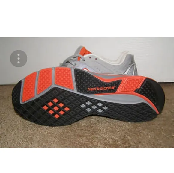 New size 8.5 Balance running sneakers womens