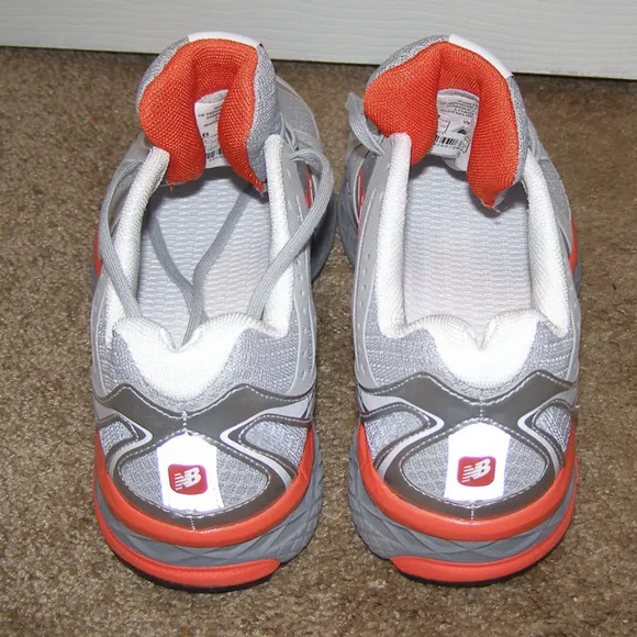 New size 8.5 Balance running sneakers womens