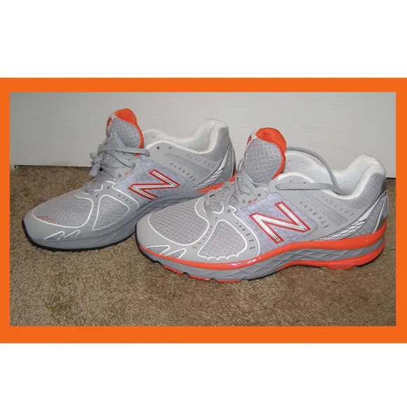 New size 8.5 Balance running sneakers womens