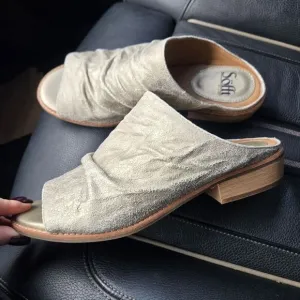 New Sofft Netta Women’s GENUINE SUEDE Sandals in Platino Gold size 9.5