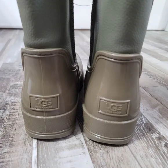 New UGG Raincloud olive green boots size 9
