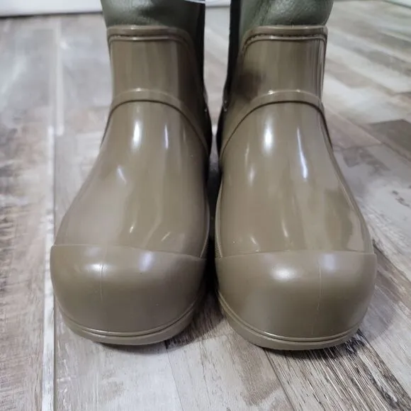 New UGG Raincloud olive green boots size 9