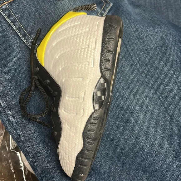 Nike 9C kid’s sneakers