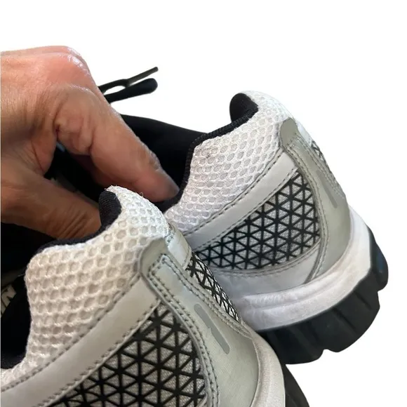 NIKE air athletic shoes