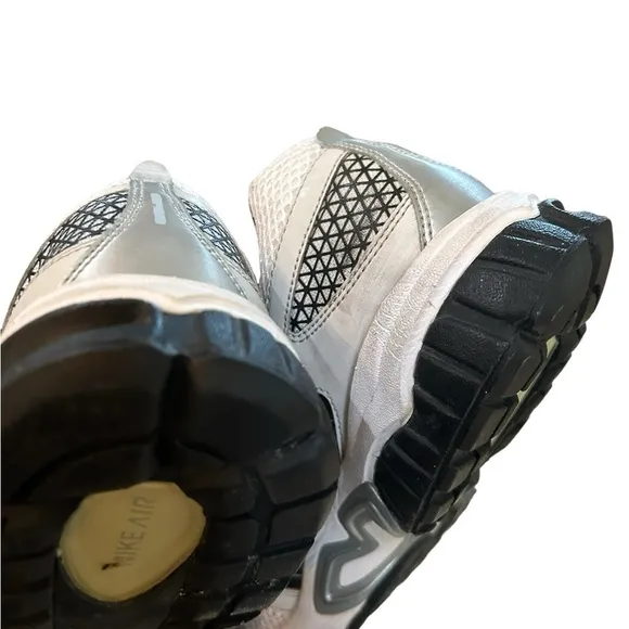 NIKE air athletic shoes