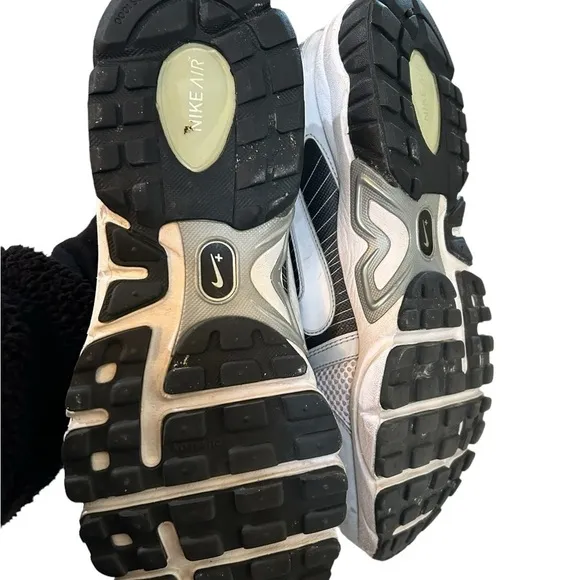 NIKE air athletic shoes