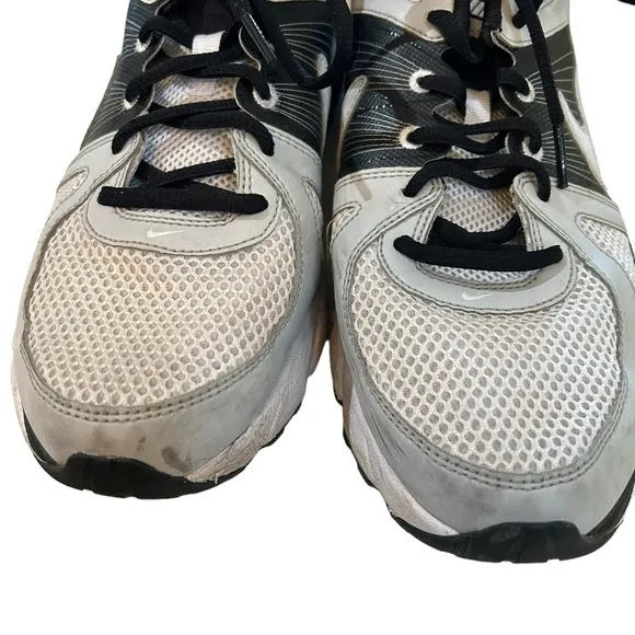 NIKE air athletic shoes