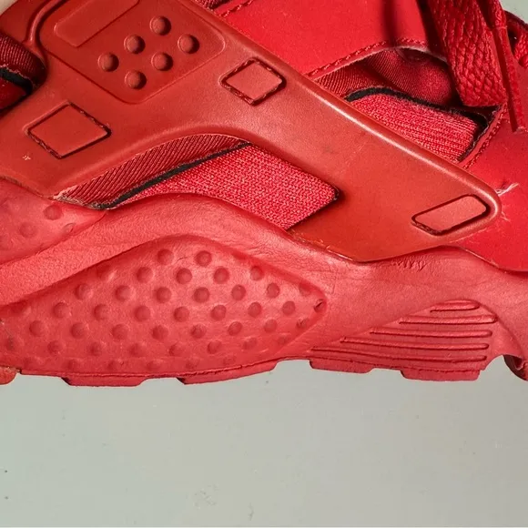 Nike Air Haurache triple red kid’s sneakers