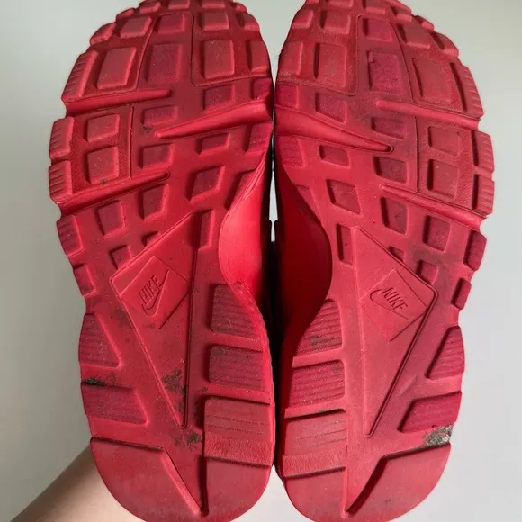Nike Air Haurache triple red kid’s sneakers
