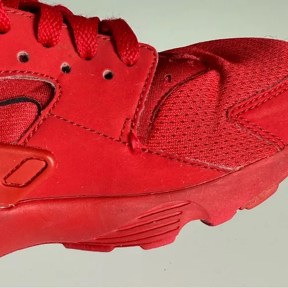 Nike Air Haurache triple red kid’s sneakers