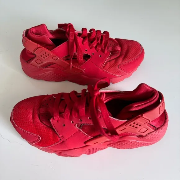Nike Air Haurache triple red kid’s sneakers