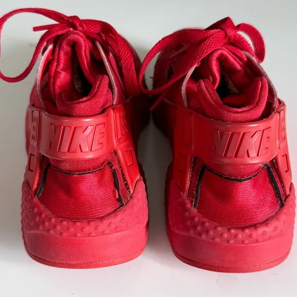 Nike Air Haurache triple red kid’s sneakers