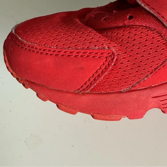 Nike Air Haurache triple red kid’s sneakers