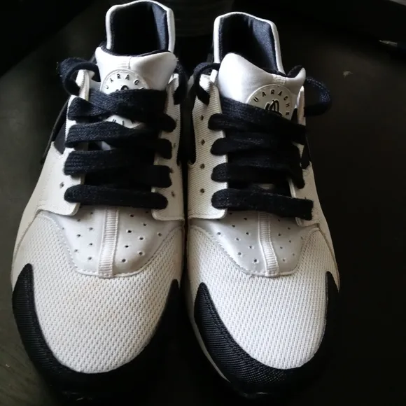 Nike Air Huarache Run Sneakers Shoes Black White size 7Y