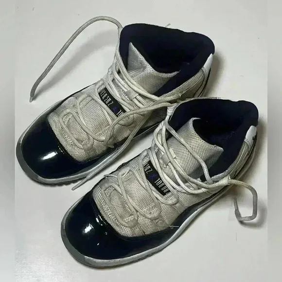 Nike Air Jordan Kids White Athletic Shoes Sz 2.5Y
