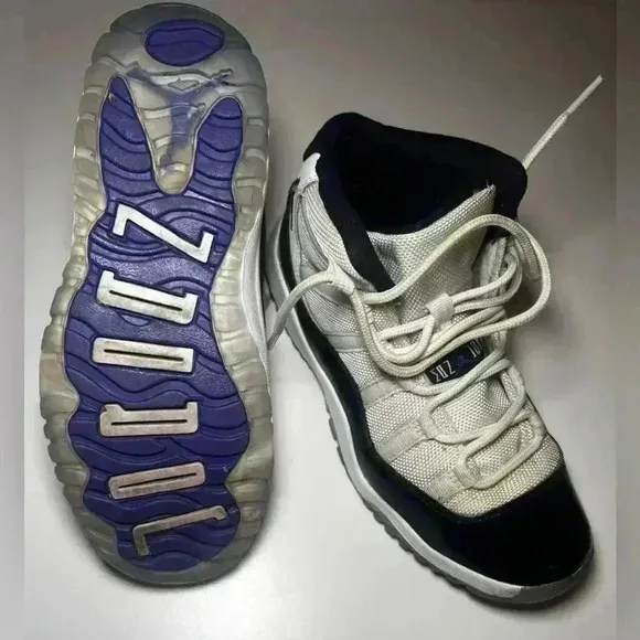 Nike Air Jordan Kids White Athletic Shoes Sz 2.5Y