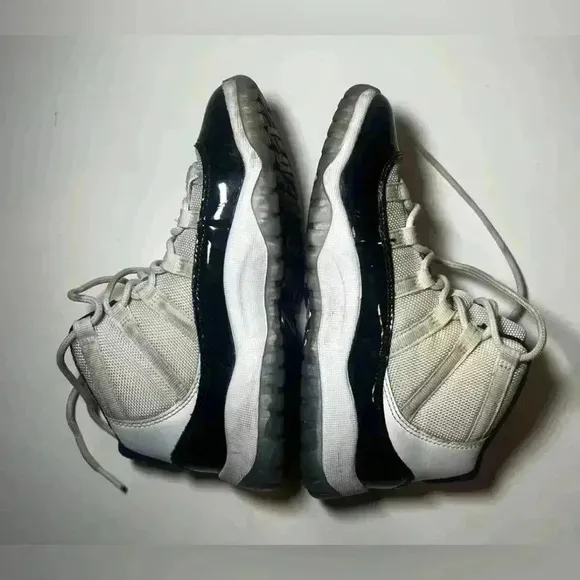 Nike Air Jordan Kids White Athletic Shoes Sz 2.5Y