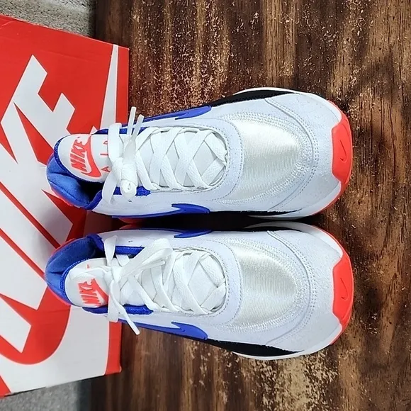 Nike Air Max 2090 EOI GS Size 7Y Athletic Shoes White/Black/Blue Suede Upper