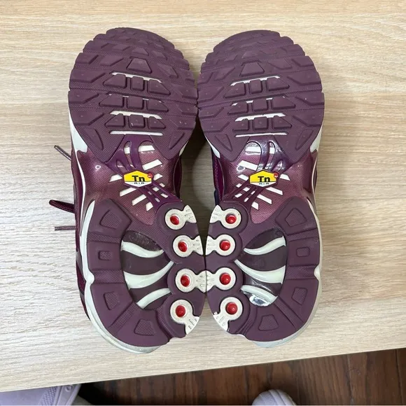 Nike Air Max Plus TN Women Size 9 Running Shoes Bordeaux/Summit White AV7912-600