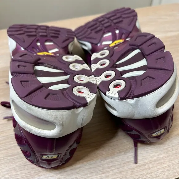 Nike Air Max Plus TN Women Size 9 Running Shoes Bordeaux/Summit White AV7912-600
