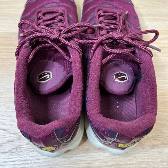 Nike Air Max Plus TN Women Size 9 Running Shoes Bordeaux/Summit White AV7912-600